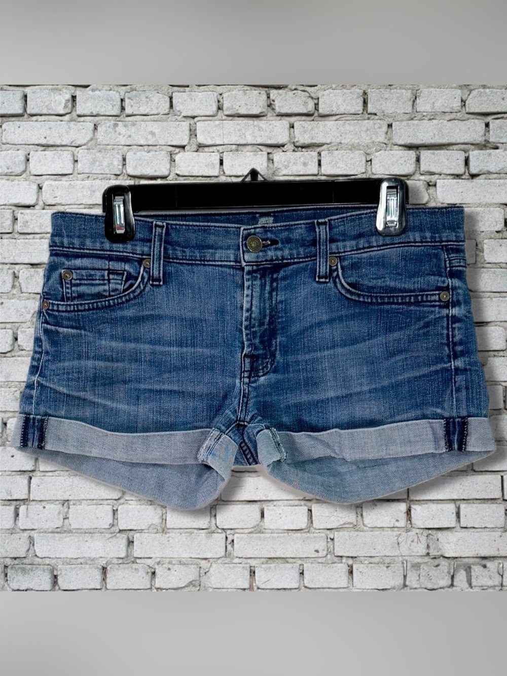 Women’s 7 for all Mankind Cuffed Medium Wash Denim Shorts Size 29